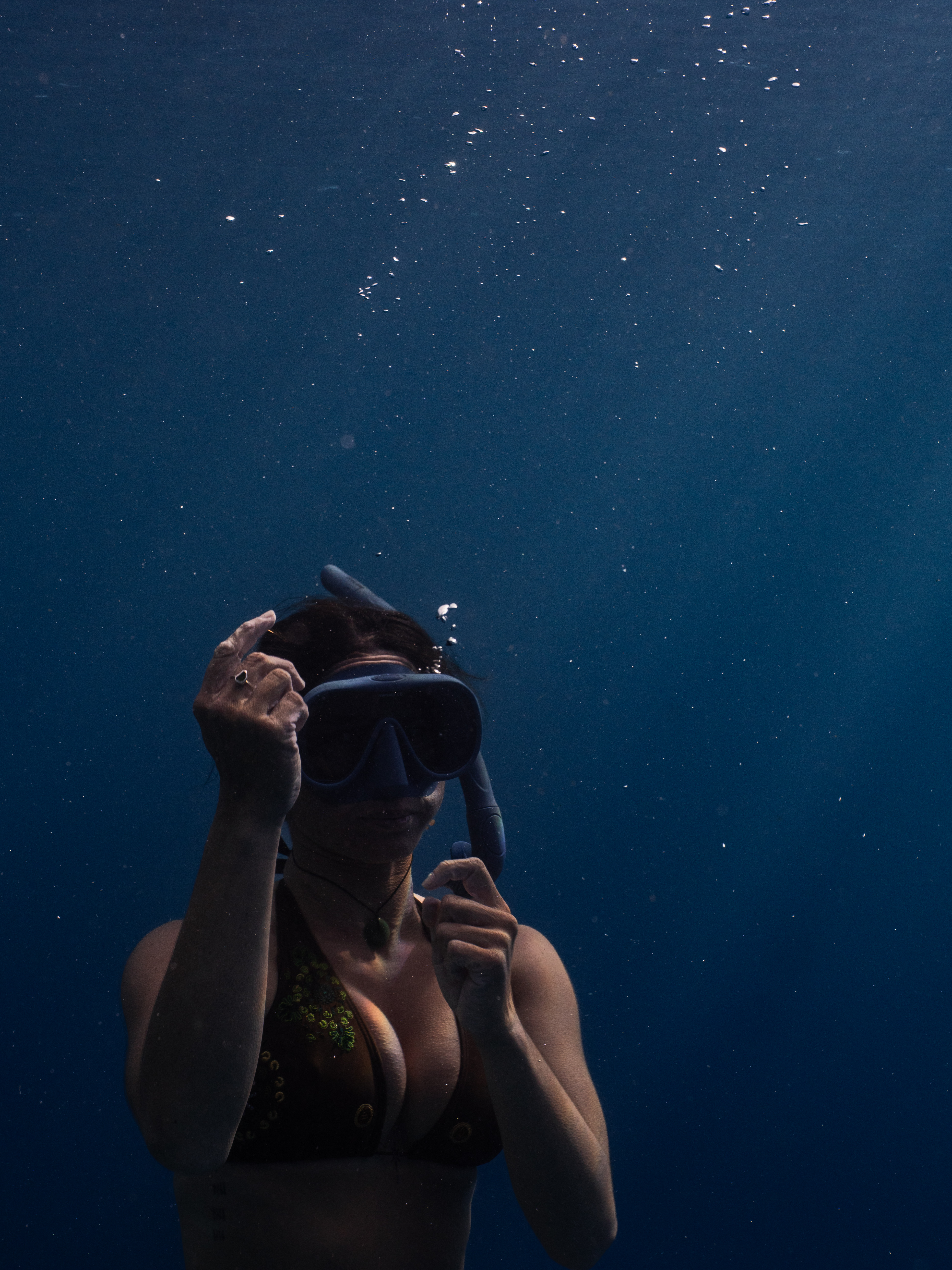 Bumble Tonga editorial frame